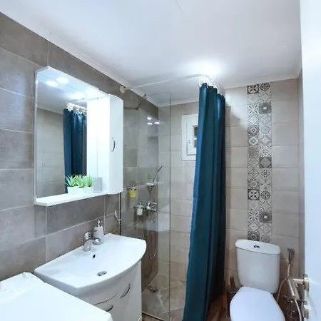 The Muse, Colorful Cozy Flat On Mitropoleos Downtown * סלוניקי
