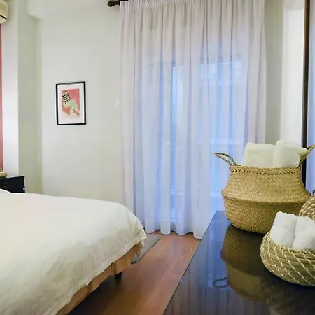 The Muse, Colorful Cozy Flat On Mitropoleos Downtown Daire