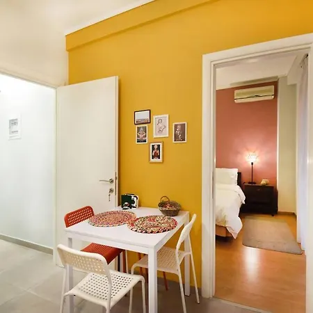 The Muse, Colorful Cozy Flat On Mitropoleos Downtown * סלוניקי