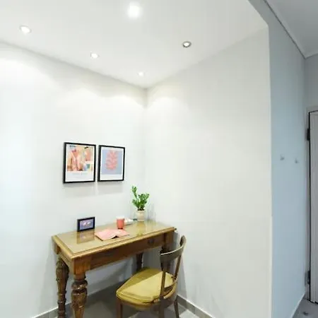 Daire The Muse, Colorful Cozy Flat On Mitropoleos Downtown Selanik