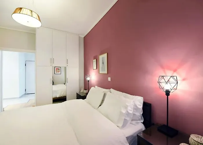 The Muse, Colorful Cozy Flat On Mitropoleos Downtown