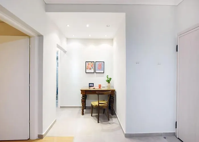 Apartment The Muse, Colorful Cozy Flat On Mitropoleos Downtown