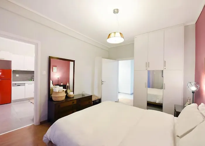 The Muse, Colorful Cozy Flat On Mitropoleos Downtown