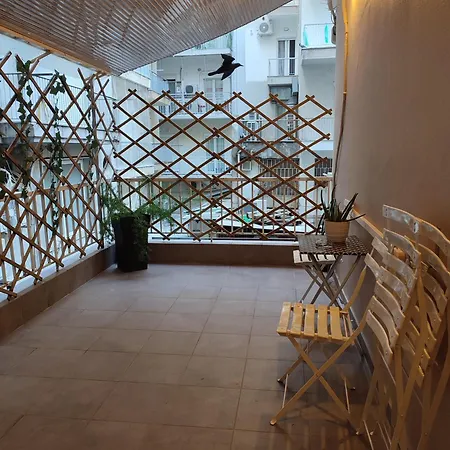 The Muse, Colorful Cozy Flat On Mitropoleos Downtown