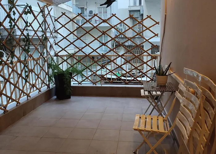 The Muse, Colorful Cozy Flat On Mitropoleos Downtown